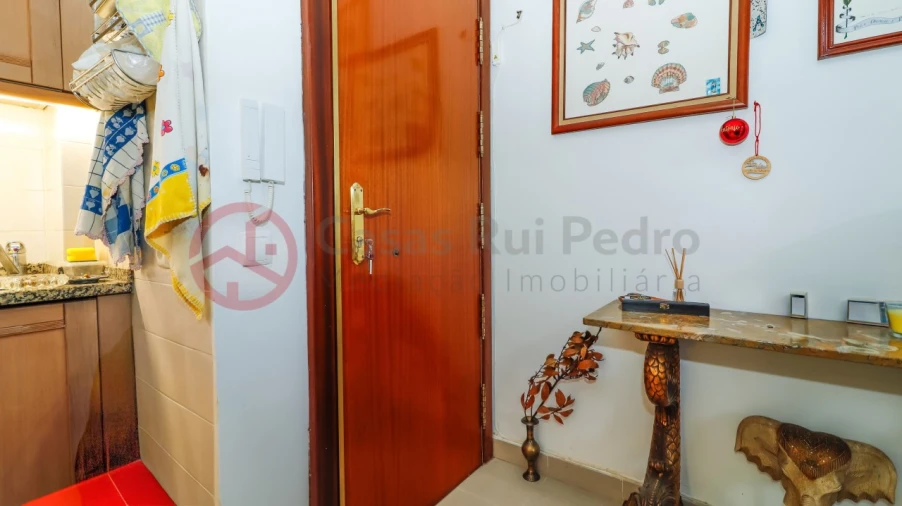 Apartamento T1 para Venda em Laranjeiro e Feijó Foto 5
