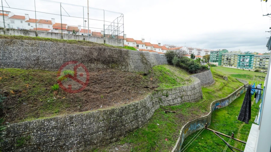 Apartamento T1 para Venda em Laranjeiro e Feijó Foto 8