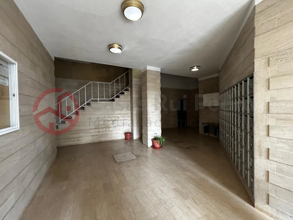 Apartamento T1 para Venda em Costa da Caparica Foto 2