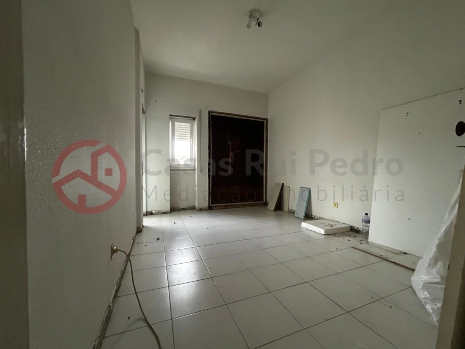 Apartamento T1 para Venda em Costa da Caparica Foto 4