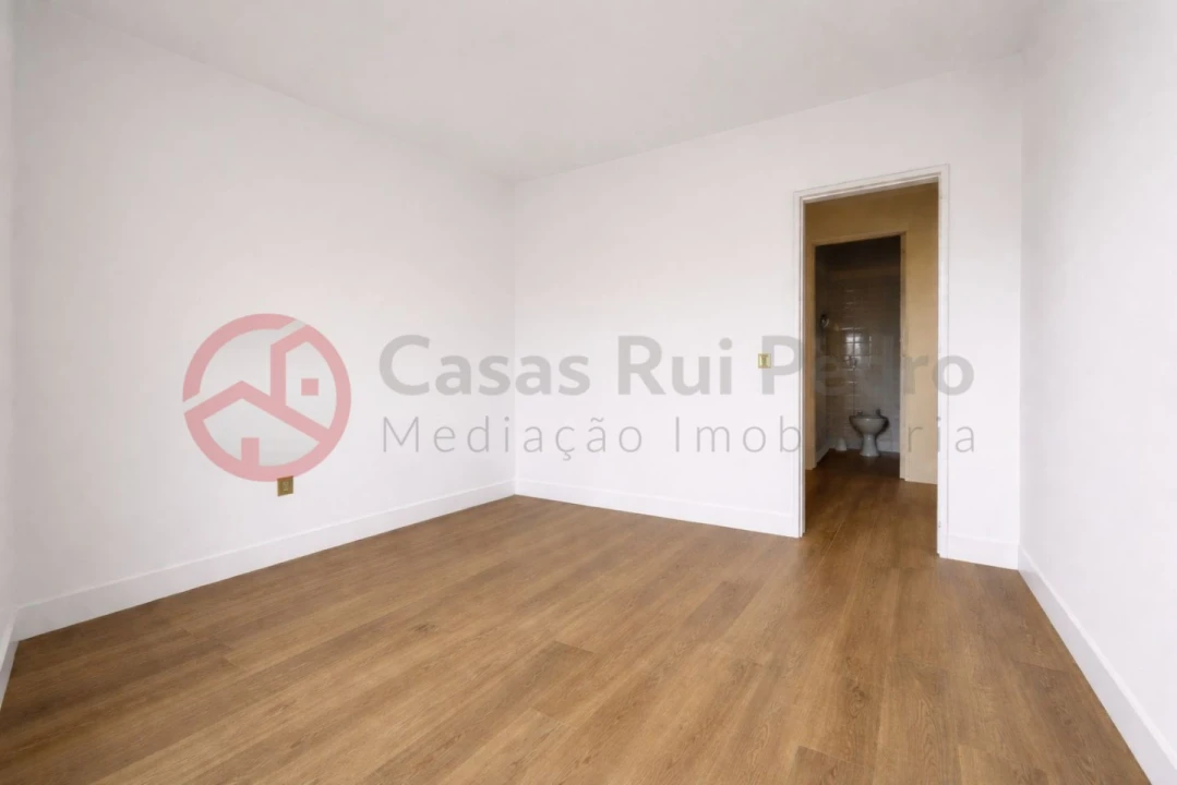 Apartamento T1 para Venda em Costa da Caparica Foto 25