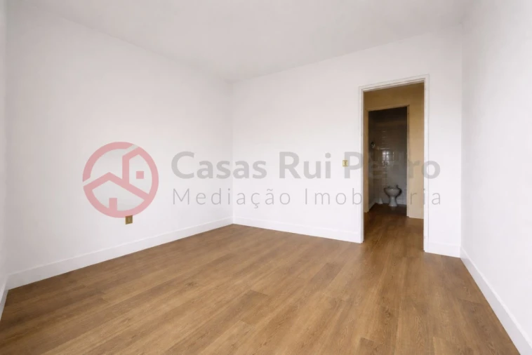 Apartamento T1 para Venda em Costa da Caparica Foto 25