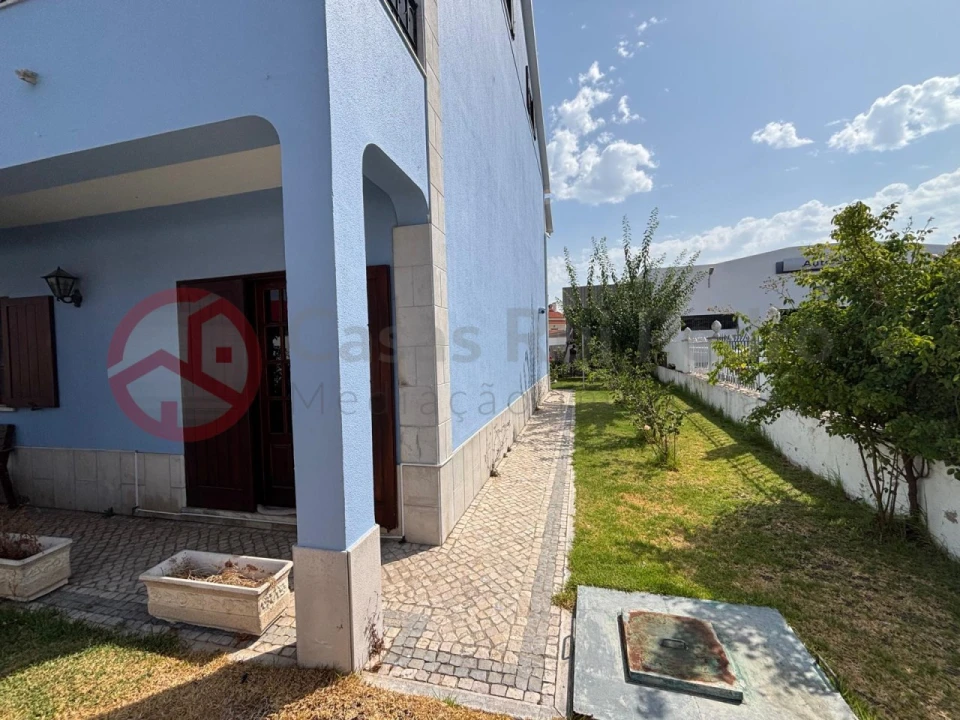 Moradia T5 para Venda em Alenquer (Santo Estêvão e Triana) Foto 4