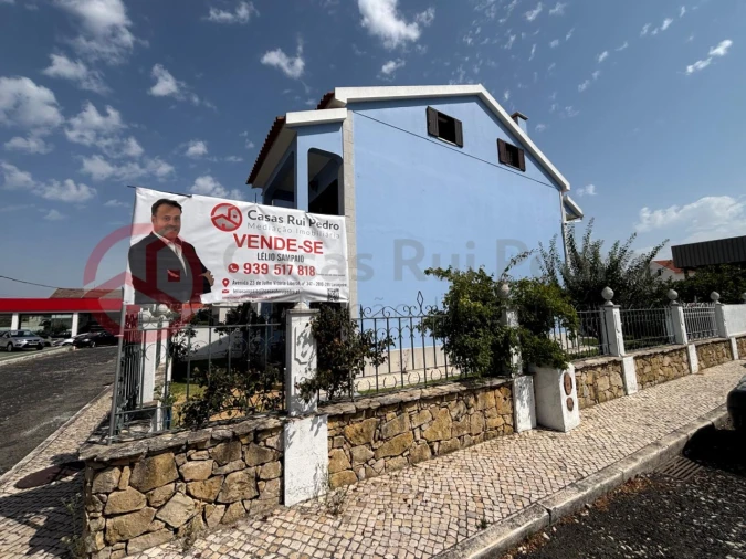 Moradia T5 para Venda em Alenquer (Santo Estêvão e Triana) Foto 3