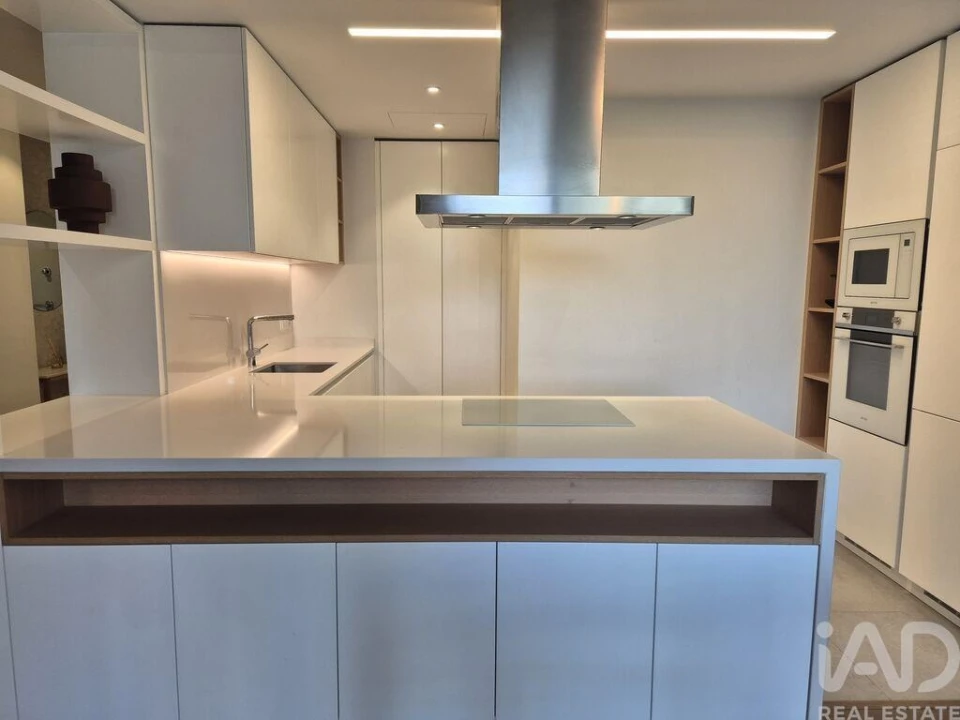 Apartamento T2 para Arrendamento em Campolide Foto 8