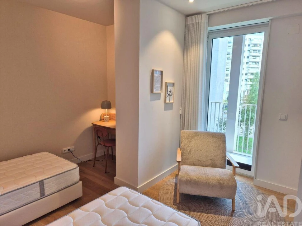 Apartamento T2 para Arrendamento em Campolide Foto 14