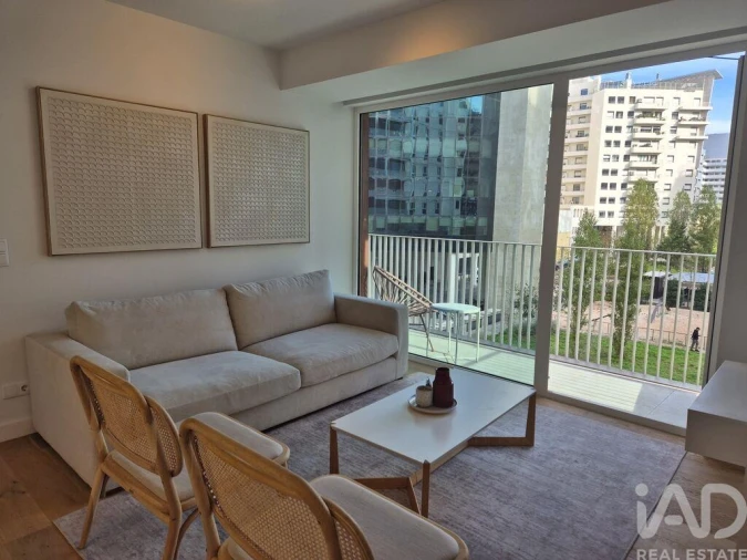 Apartamento T2 para Arrendamento em Campolide Foto 2