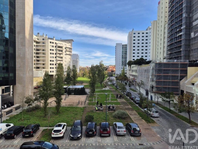 Apartamento T2 para Arrendamento em Campolide Foto 4