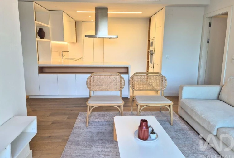 Apartamento T2 para Arrendamento em Campolide Foto 7