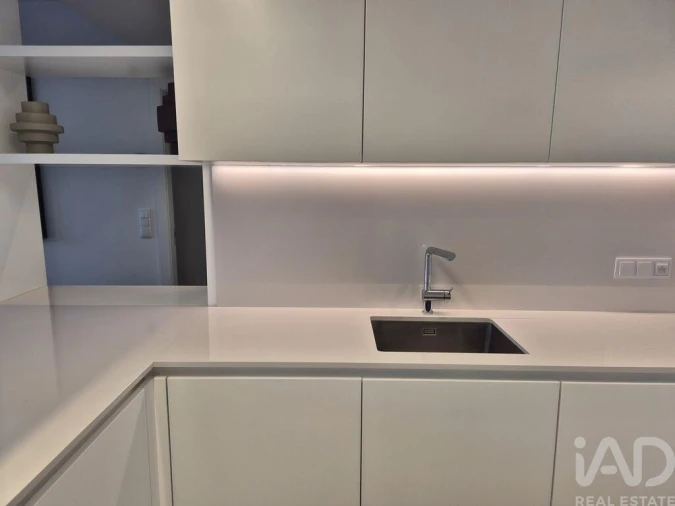 Apartamento T2 para Arrendamento em Campolide Foto 9