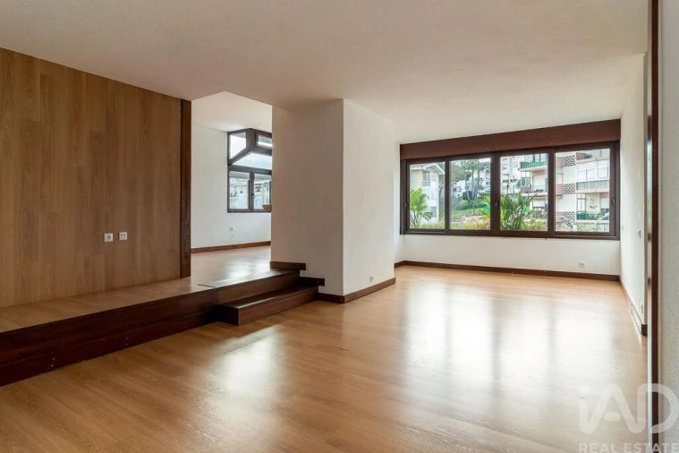 Apartamento T4 para Arrendamento em Águas Livres