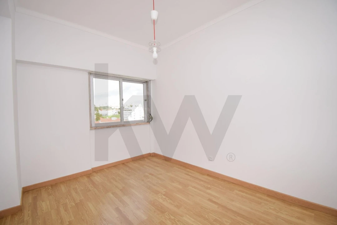 Apartamento T3 para Arrendamento em Carnaxide e Queijas Foto 10