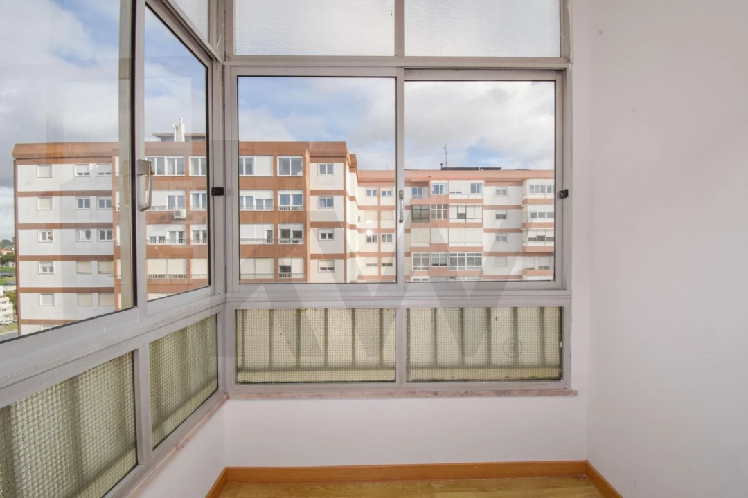 Apartamento T3 para Arrendamento em Carnaxide e Queijas Foto 5