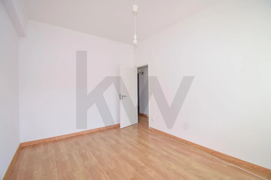 Apartamento T3 para Arrendamento em Carnaxide e Queijas Foto 13