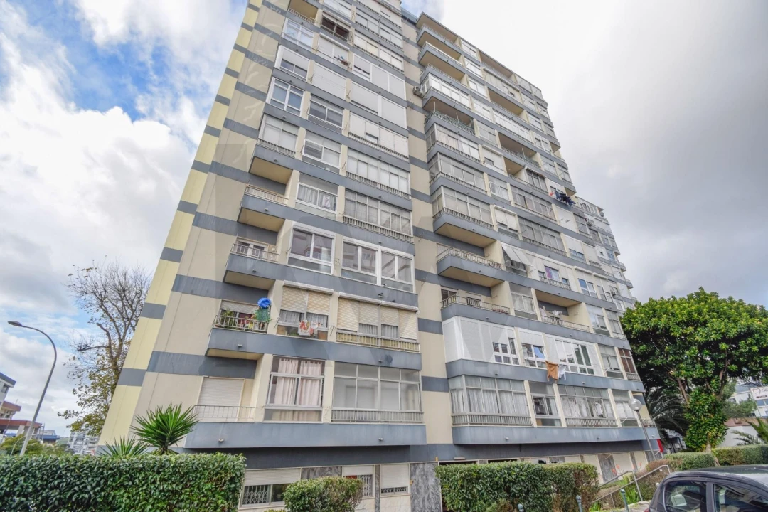 Apartamento T3 para Arrendamento em Carnaxide e Queijas Foto 26