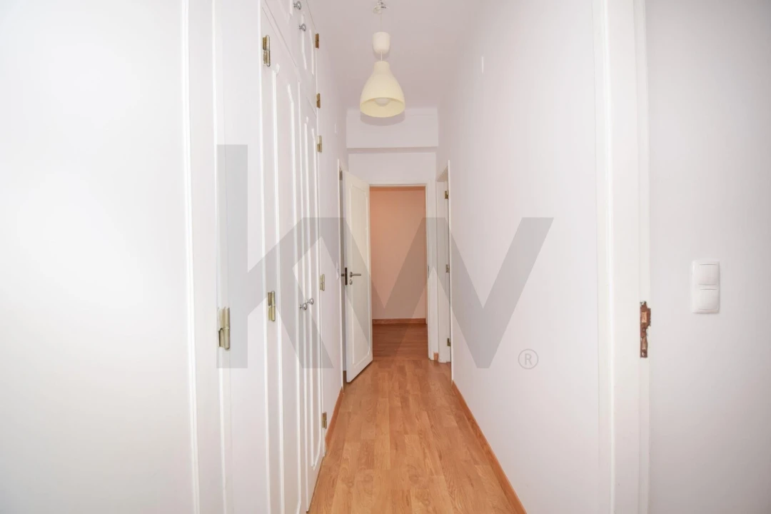 Apartamento T3 para Arrendamento em Carnaxide e Queijas Foto 7