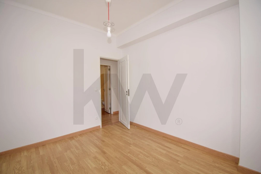 Apartamento T3 para Arrendamento em Carnaxide e Queijas Foto 11