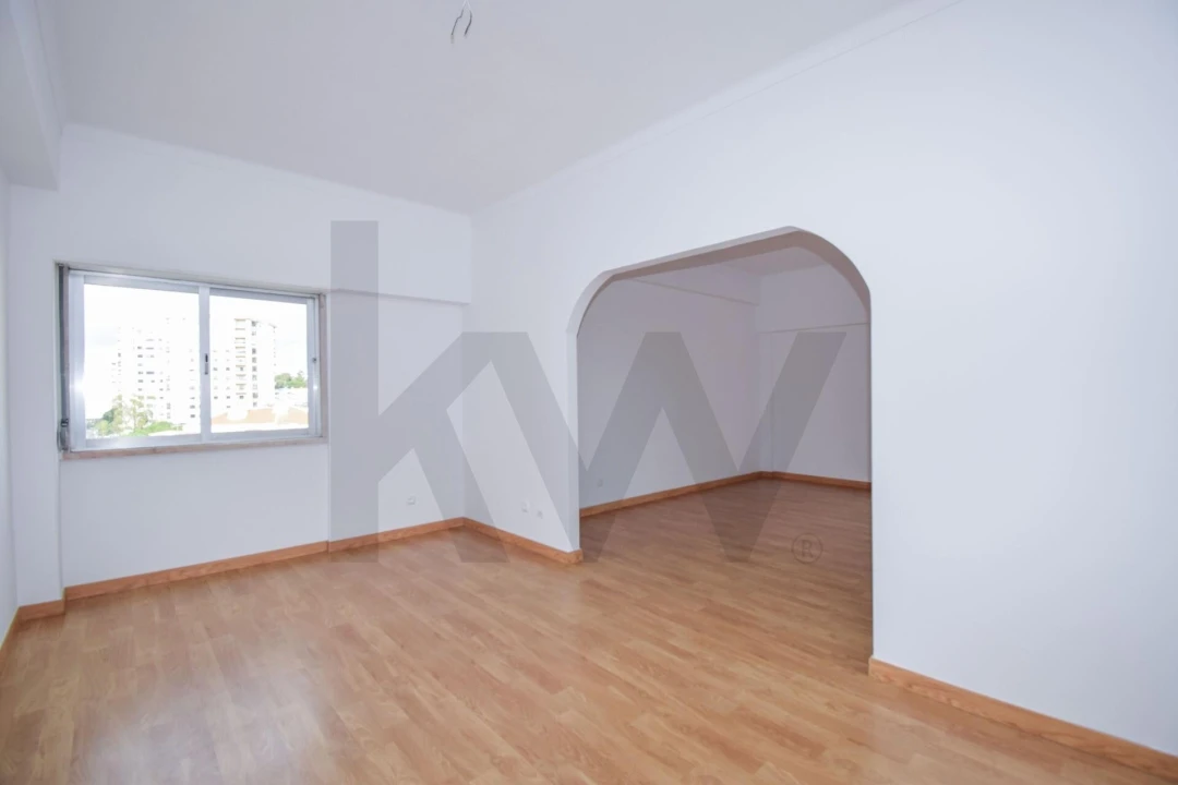 Apartamento T3 para Arrendamento em Carnaxide e Queijas Foto 3