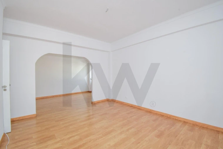 Apartamento T3 para Arrendamento em Carnaxide e Queijas