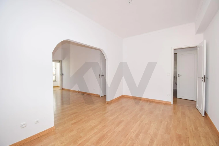 Apartamento T3 para Arrendamento em Carnaxide e Queijas Foto 4