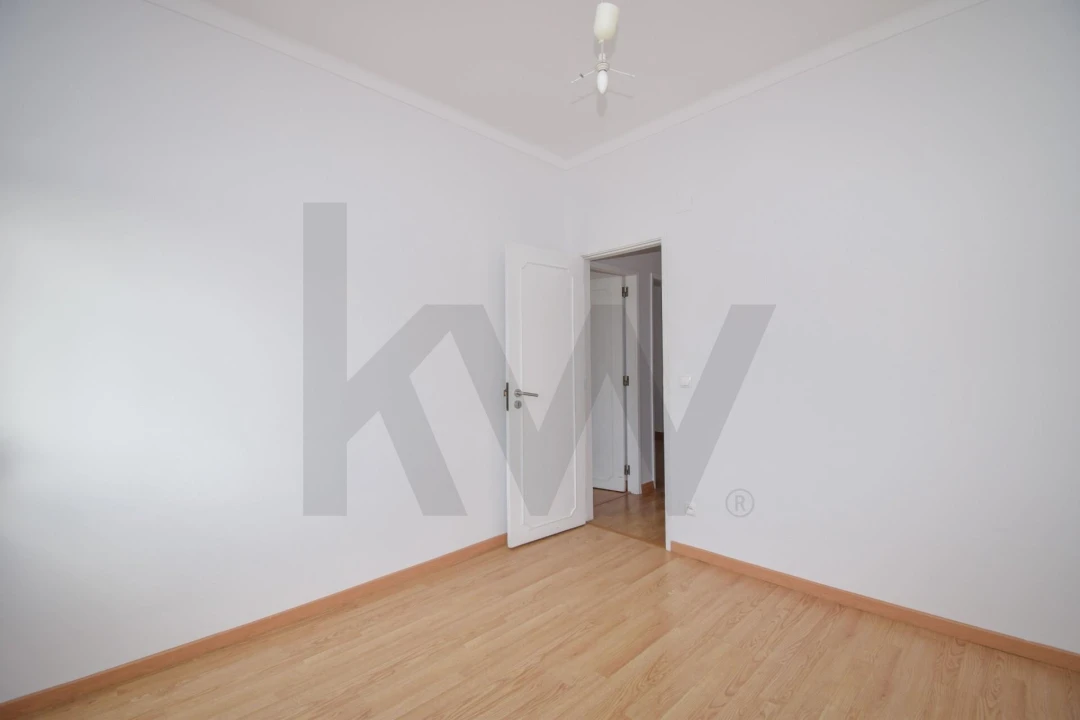 Apartamento T3 para Arrendamento em Carnaxide e Queijas Foto 15