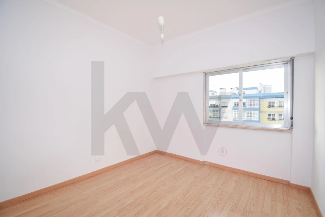 Apartamento T3 para Arrendamento em Carnaxide e Queijas Foto 14