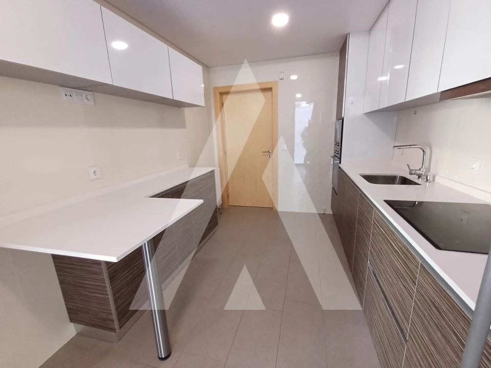Apartamento T2 para Arrendamento em Aradas Foto 4