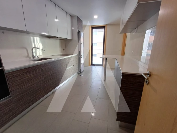 Apartamento T2 para Arrendamento em Aradas Foto 3