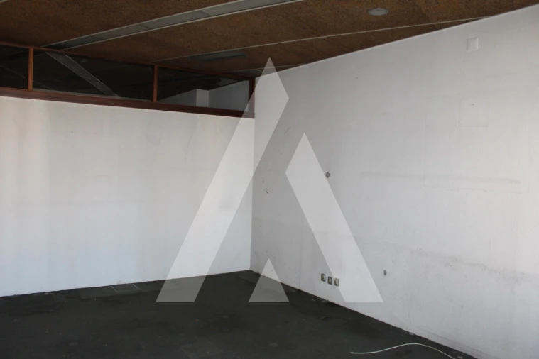 Loja para Venda em Sé Nova, Santa Cruz, Almedina e São Bartolomeu Foto 15