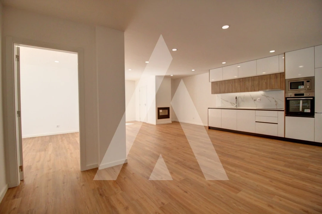 Apartamento T2 para Venda em Poiares (Santo Andre) Foto 1