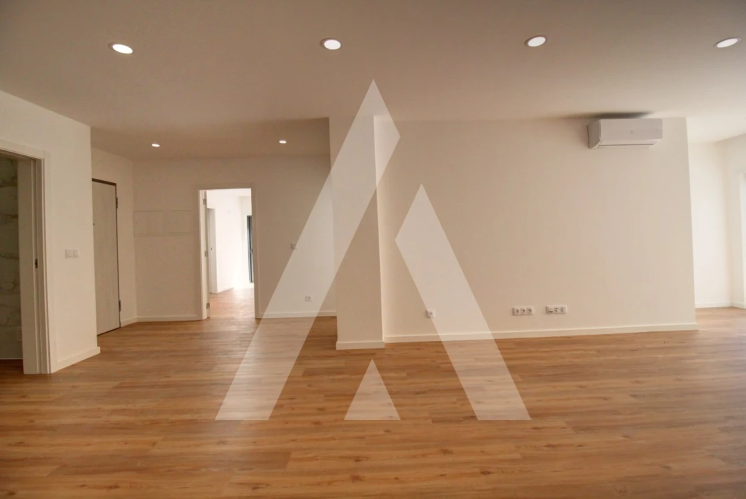 Apartamento T2 para Venda em Poiares (Santo Andre) Foto 11