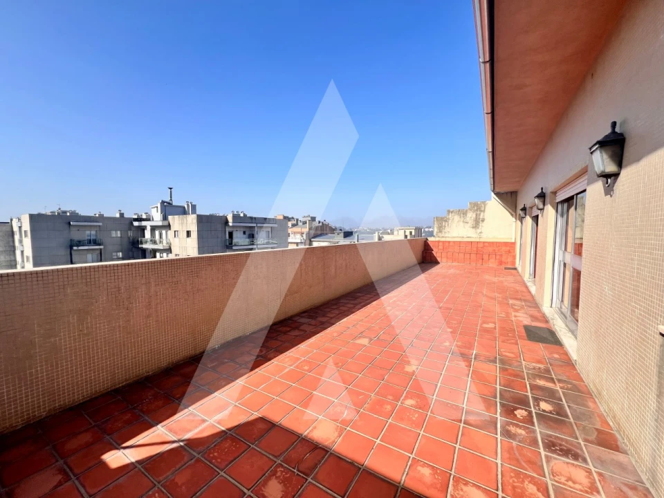 Apartamento T4 para Venda em São João da Madeira Foto 2