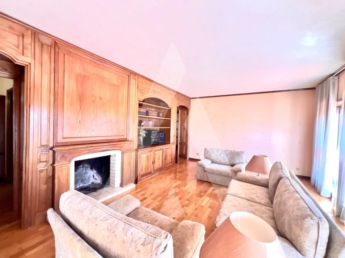 Apartamento T4 para Venda em São João da Madeira Foto 3