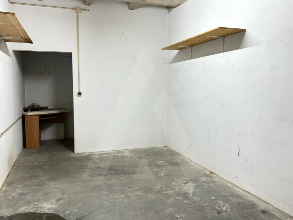 Garagem para Arrendamento em Aradas Foto 2