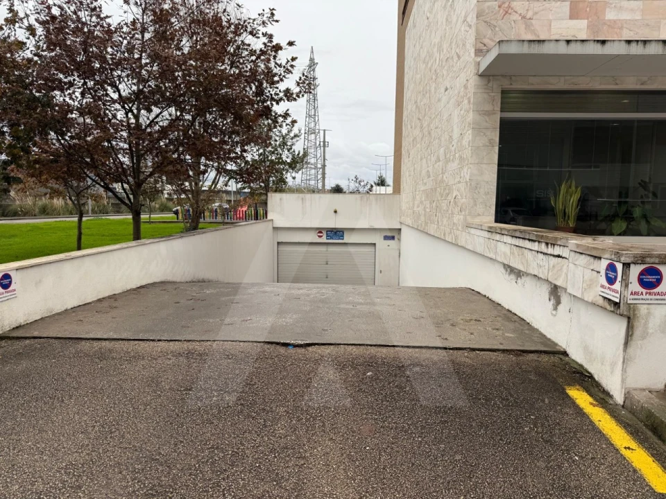 Garagem para Arrendamento em Aradas Foto 9