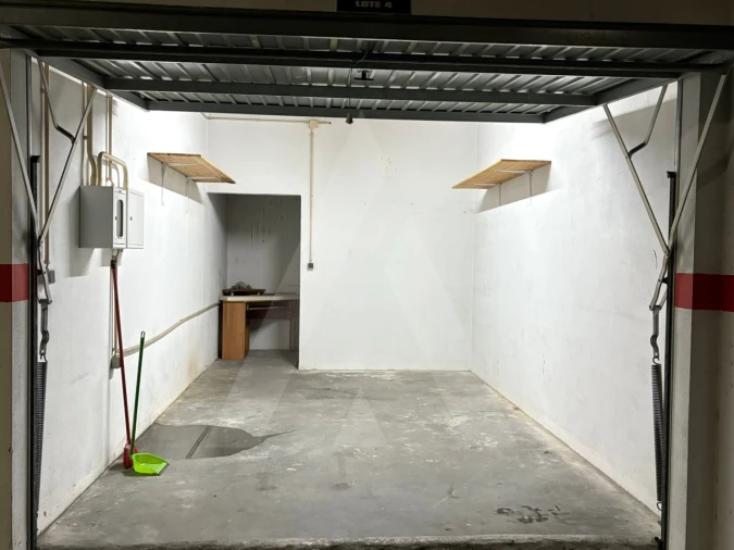 Garagem para Arrendamento em Aradas Foto 1