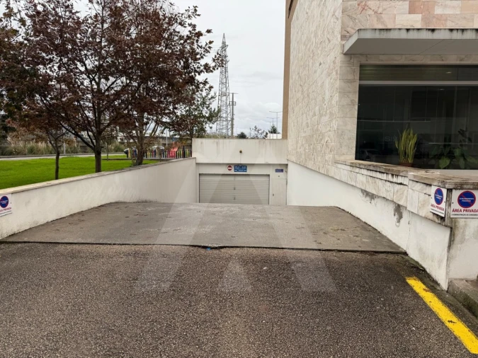 Garagem para Arrendamento em Aradas Foto 9