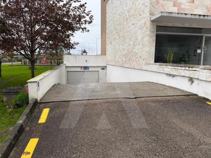 Garagem para Arrendamento em Aradas Foto 10