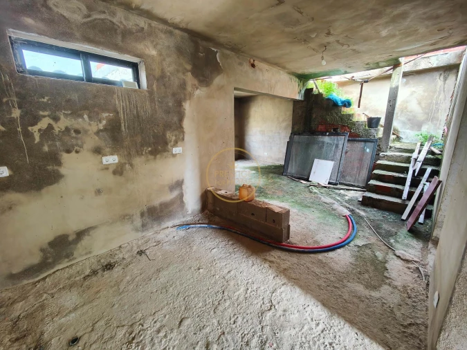 Moradia T2 para Venda em Salir Foto 6