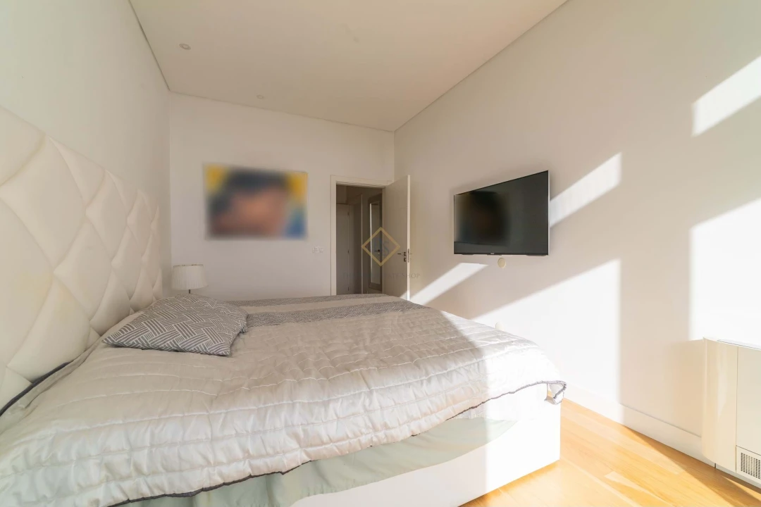 Moradia T6 para Venda em Carnaxide e Queijas Foto 40