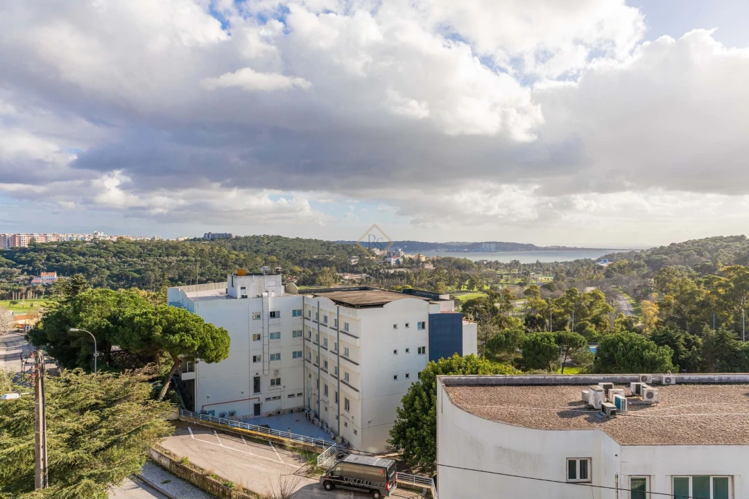 Moradia T6 para Venda em Carnaxide e Queijas Foto 38