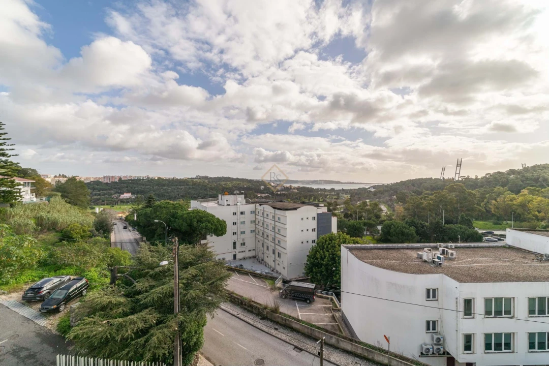 Moradia T6 para Venda em Carnaxide e Queijas Foto 50