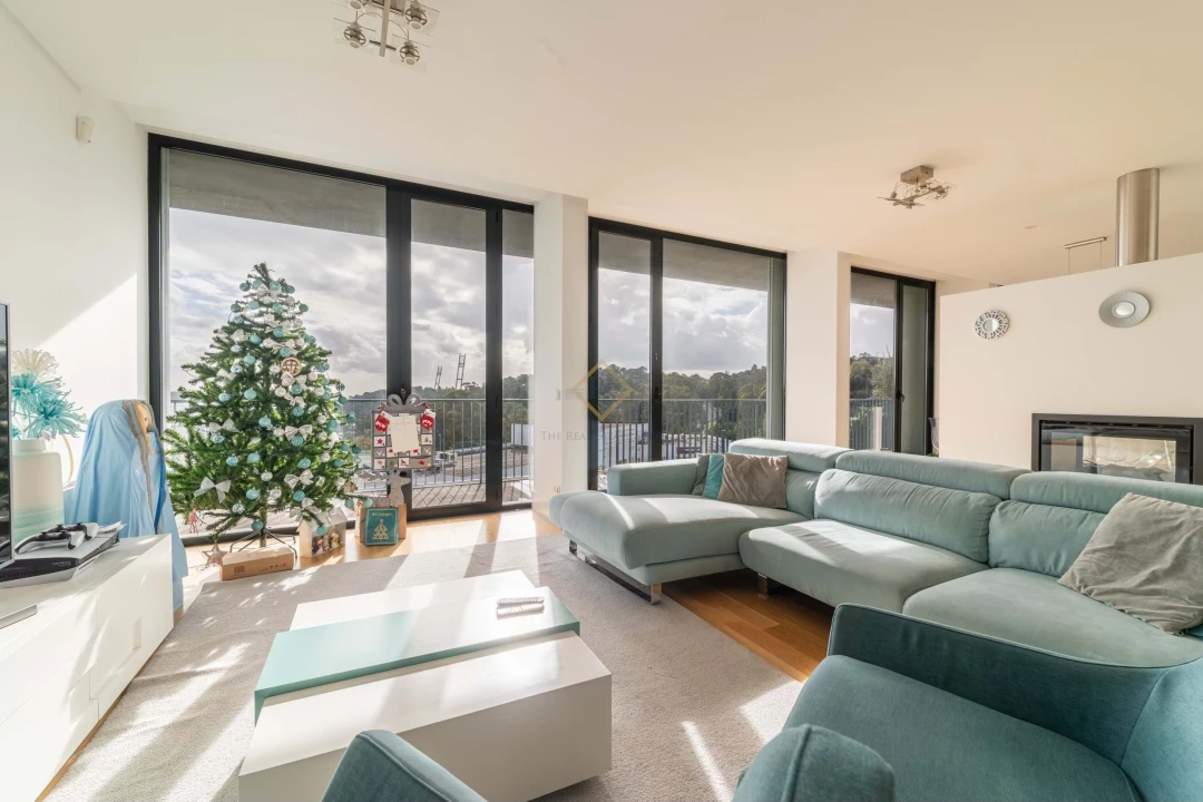 Moradia T6 para Venda em Carnaxide e Queijas Foto 5