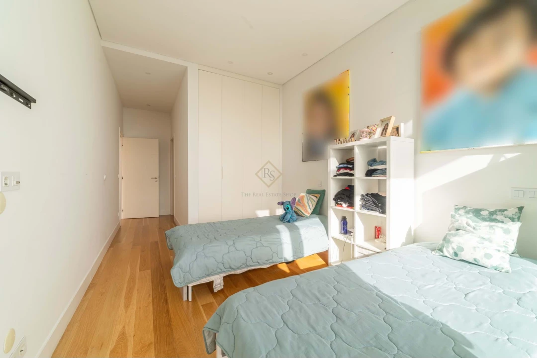 Moradia T6 para Venda em Carnaxide e Queijas Foto 47