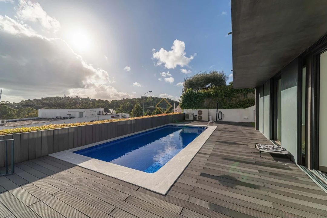 Moradia T6 para Venda em Carnaxide e Queijas Foto 24