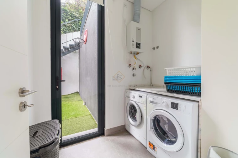 Moradia T6 para Venda em Carnaxide e Queijas Foto 70