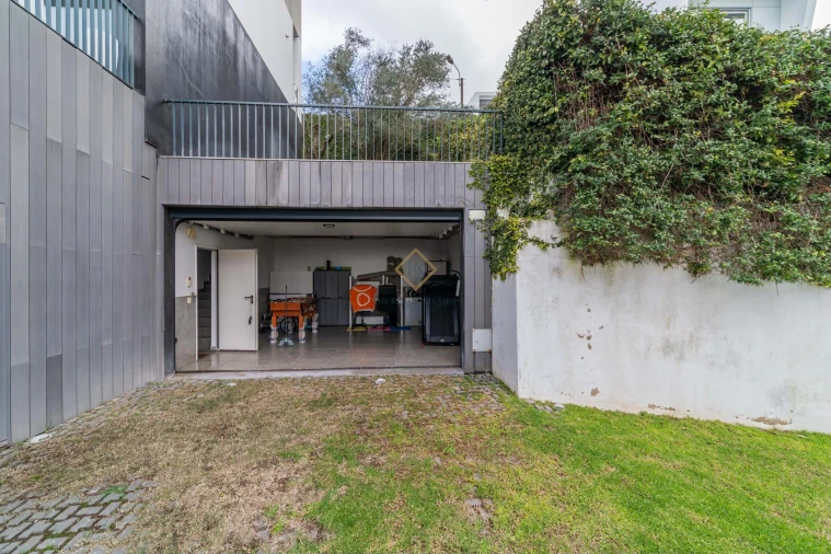 Moradia T6 para Venda em Carnaxide e Queijas Foto 69