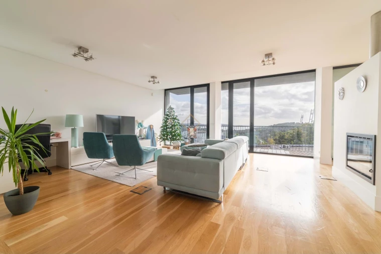 Moradia T6 para Venda em Carnaxide e Queijas Foto 4