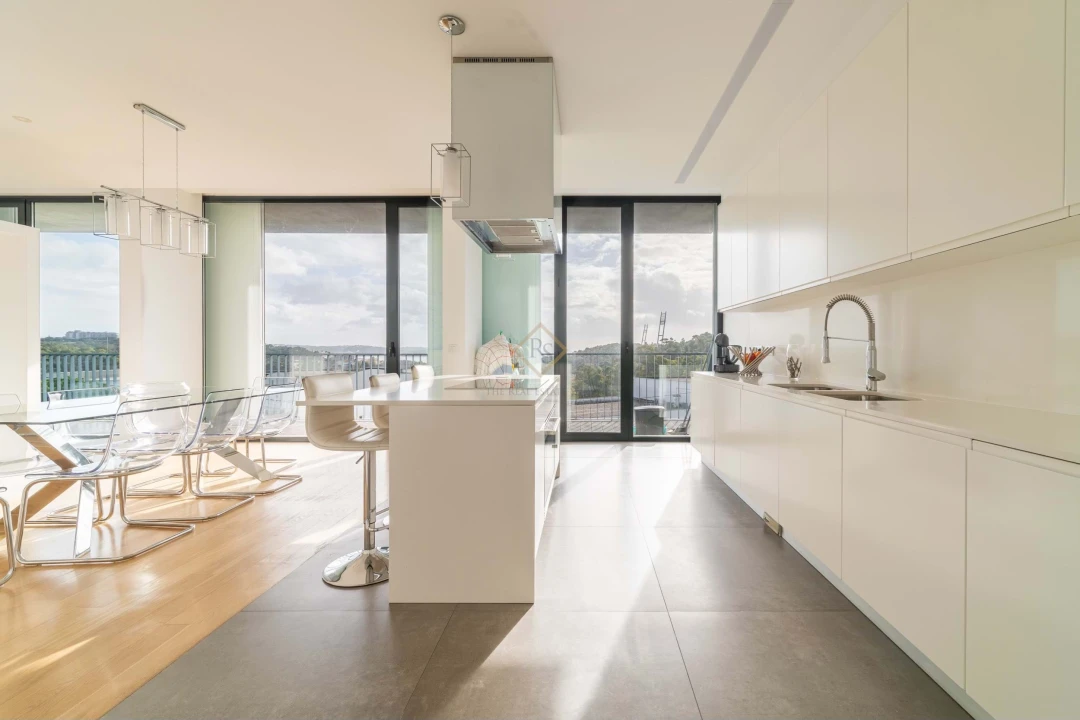 Moradia T6 para Venda em Carnaxide e Queijas Foto 15