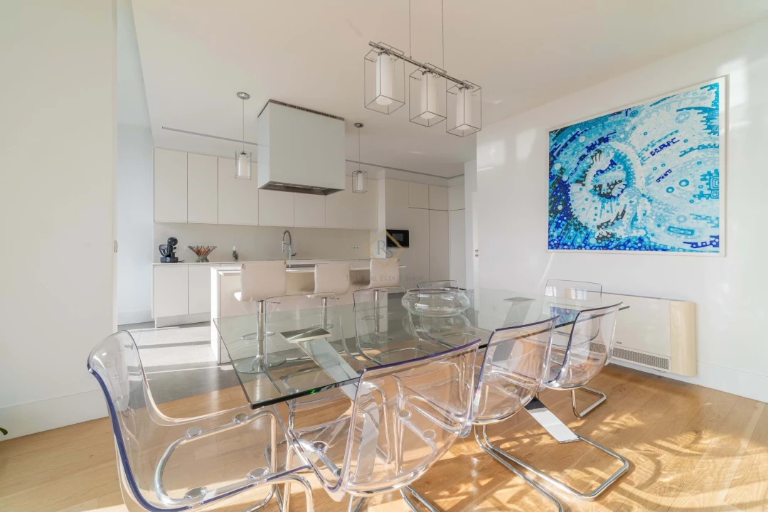 Moradia T6 para Venda em Carnaxide e Queijas Foto 10